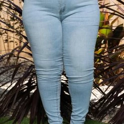 Boutique115 "Simple Dimple" Skinny Jeans - Light Wash Bottoms