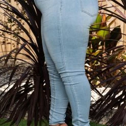 Boutique115 "Simple Dimple" Skinny Jeans - Light Wash Bottoms